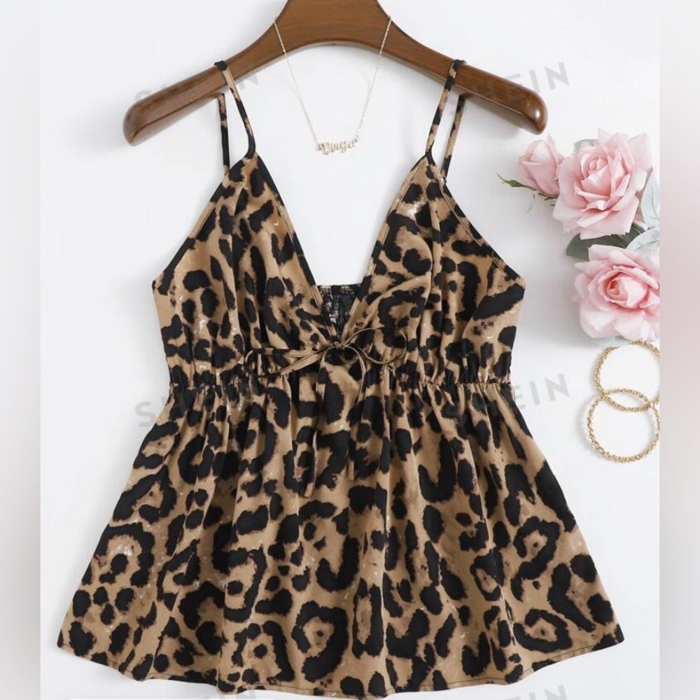 🌺 3/$15 Cheetah print sleeveless top